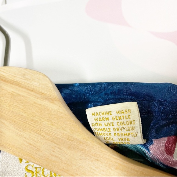 Vintage Victoria’s Secret Floral Button Down Pajama Top L - Picture 13 of 13